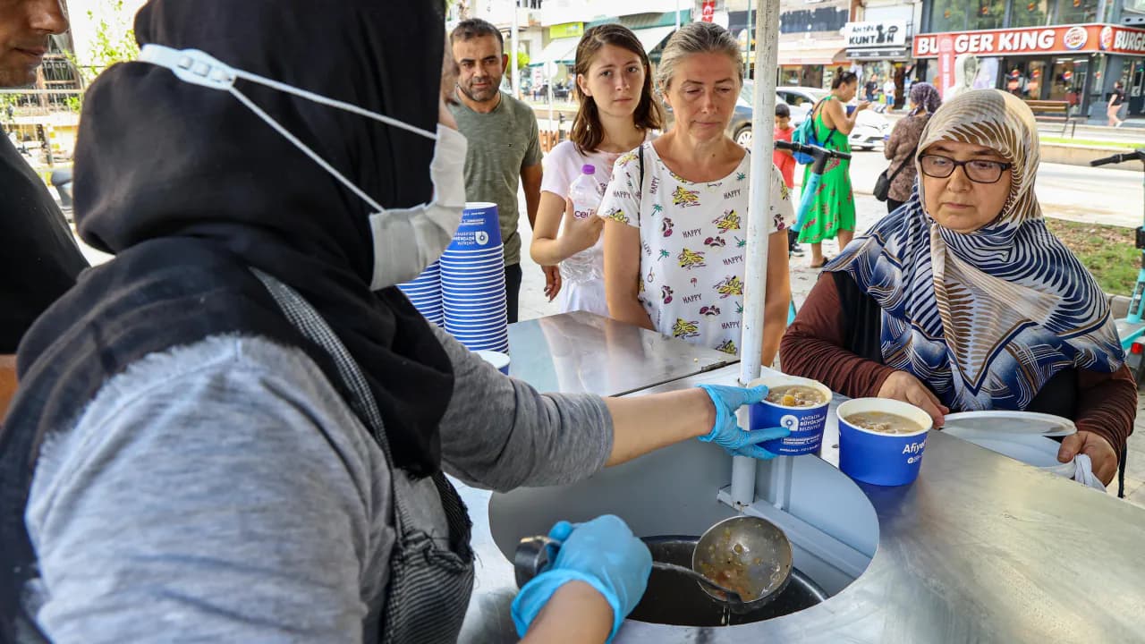 Antalya Büyükşehir Belediyesi Aşure Dağıtımı Yapacak