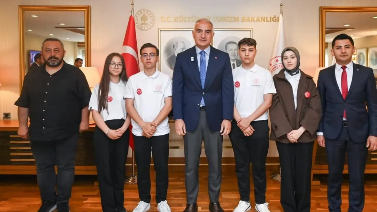 Bakan Ersoy, 19 Mayıs'ta Genç Sanatçıları Ağırladı