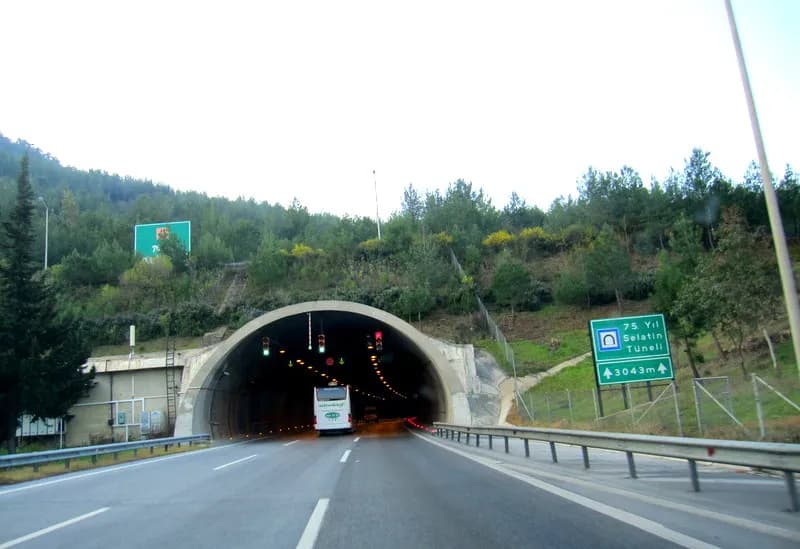 75. Yıl Selatin Tüneli