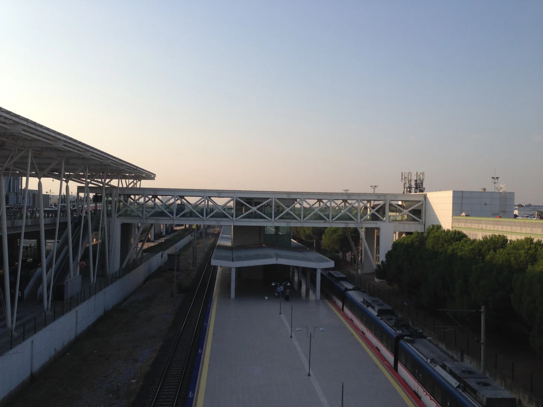 Adnan Menderes Havalimanı Tren İstasyonu