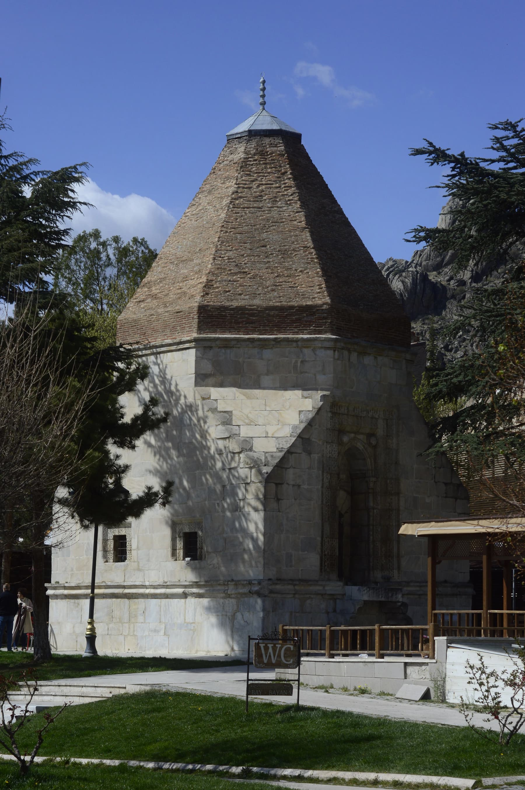 Alemşah Kümbeti