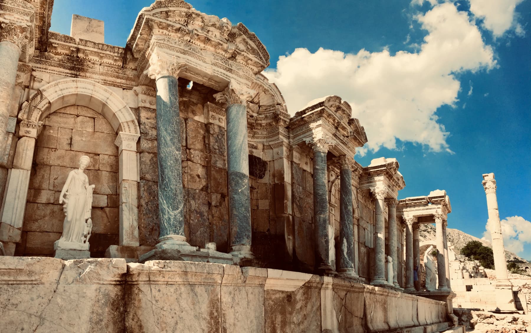 Antoninler Çeşmesi
