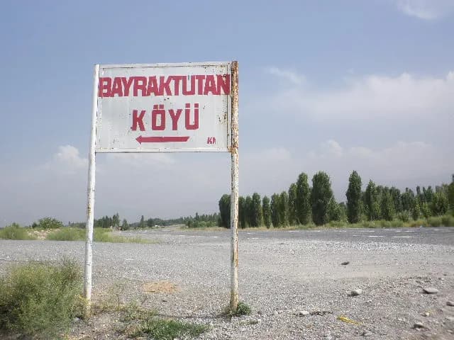Bayraktutan Köyü