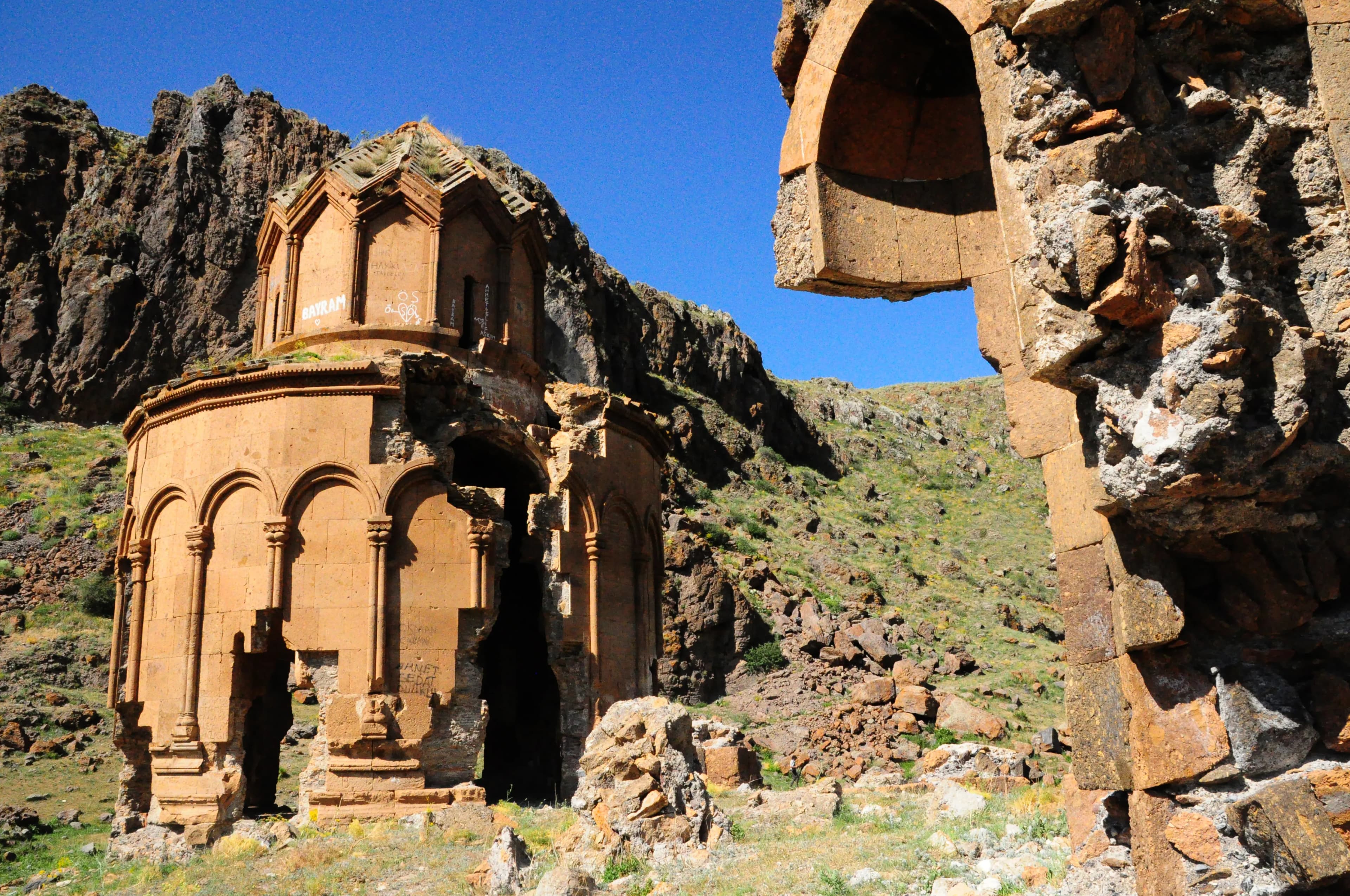Beşkilise (Khıdskonk Manastırı)