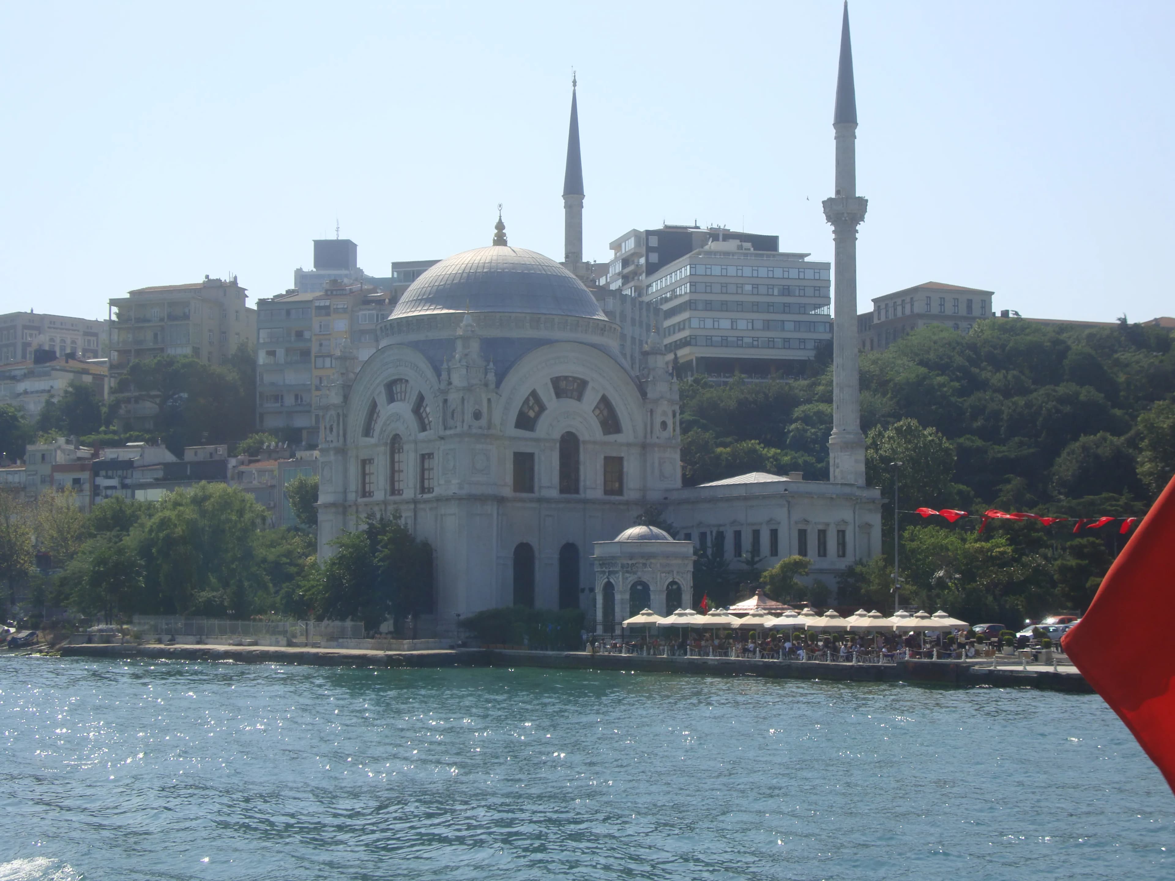 Bezmiâlem Valide Camii