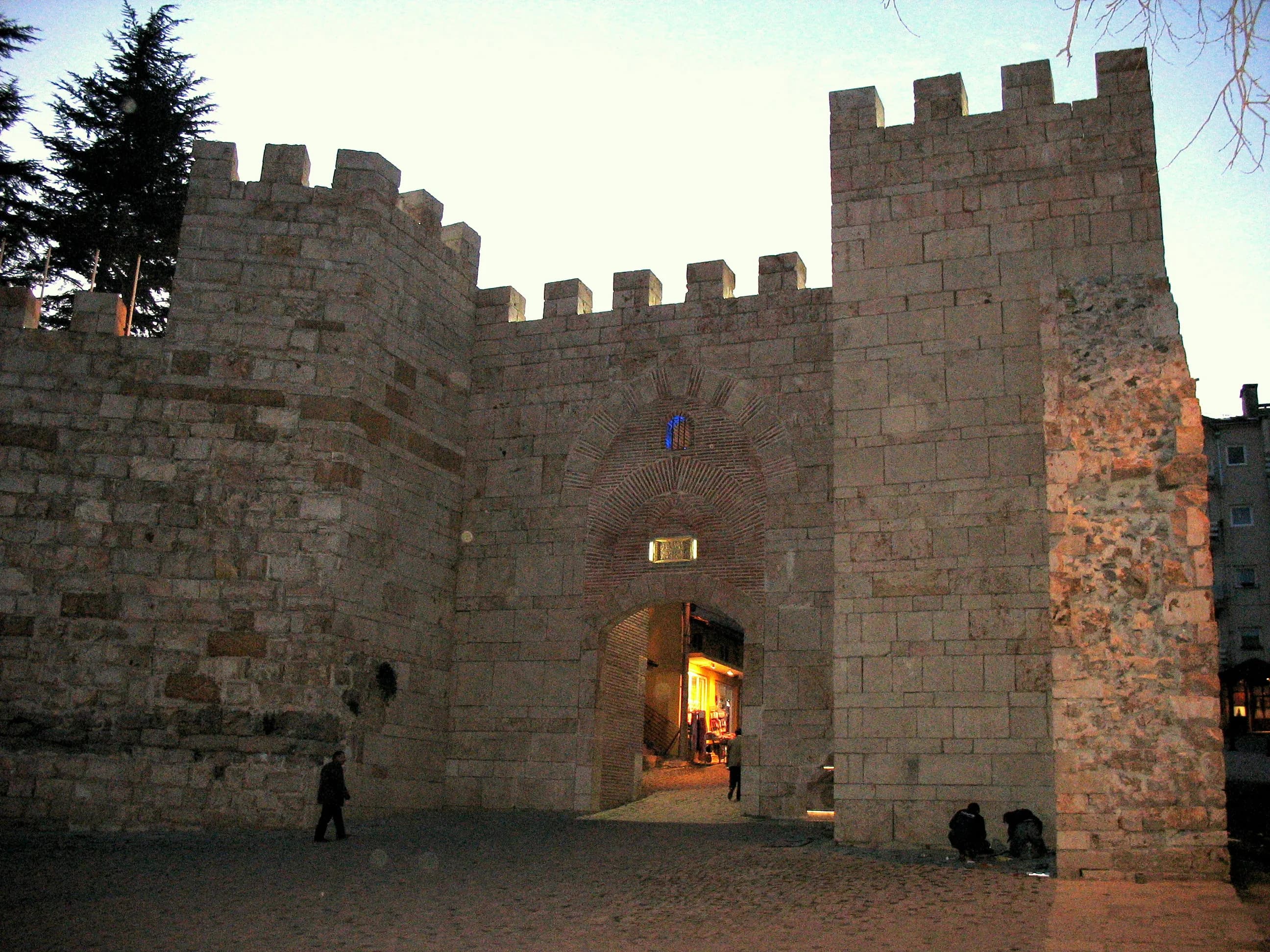 Bursa Kalesi Surları (Tophane)