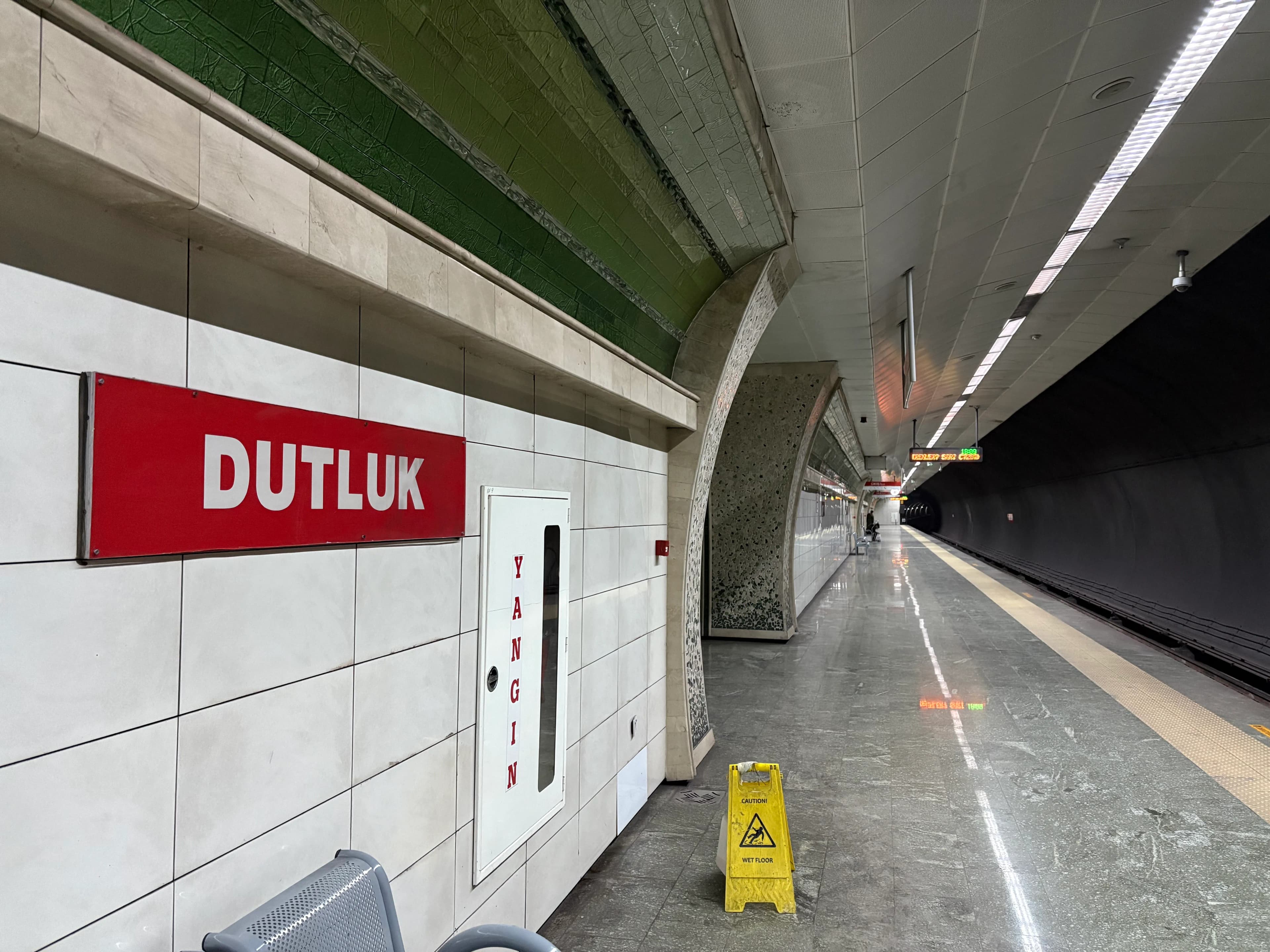 Dutluk Metro İstasyonu