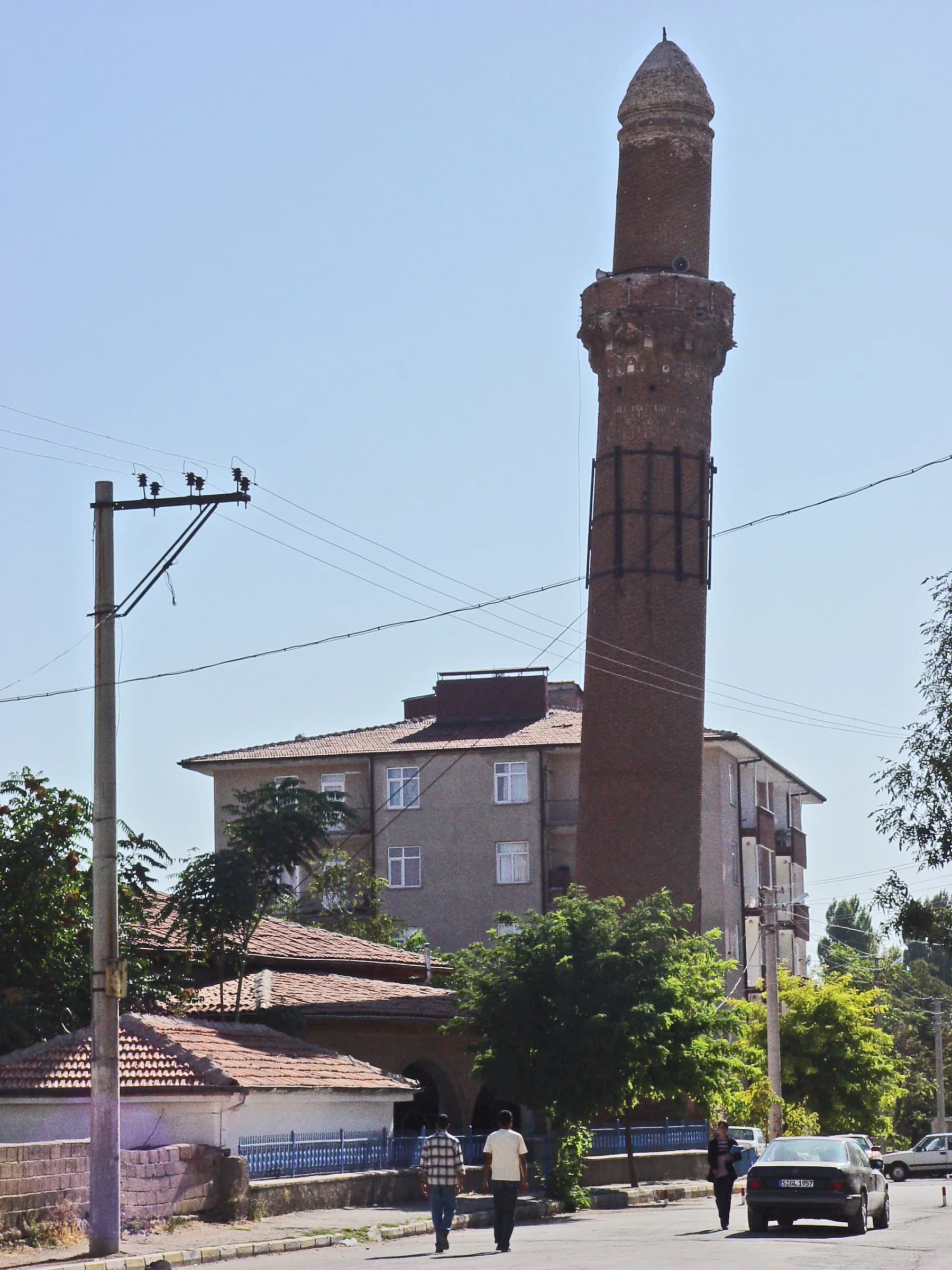 Eğri Minare
