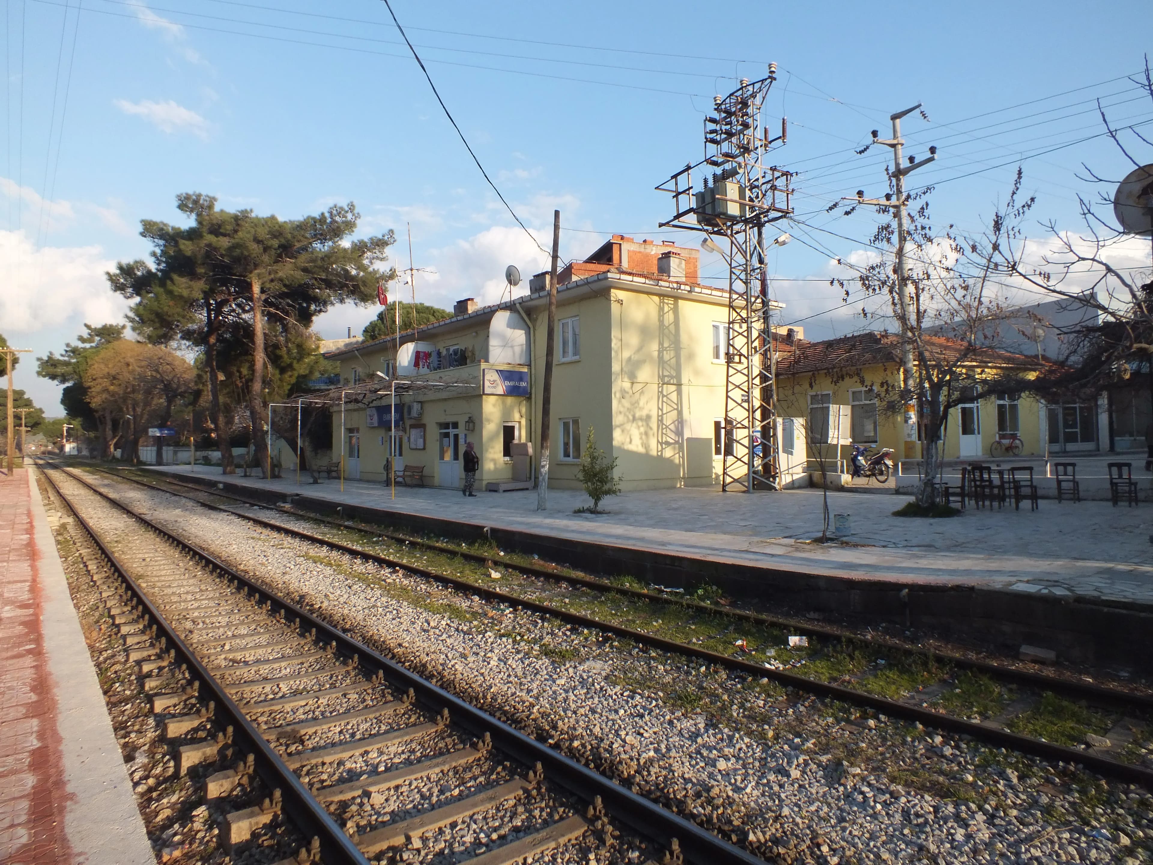 Emiralem Tren İstasyonu