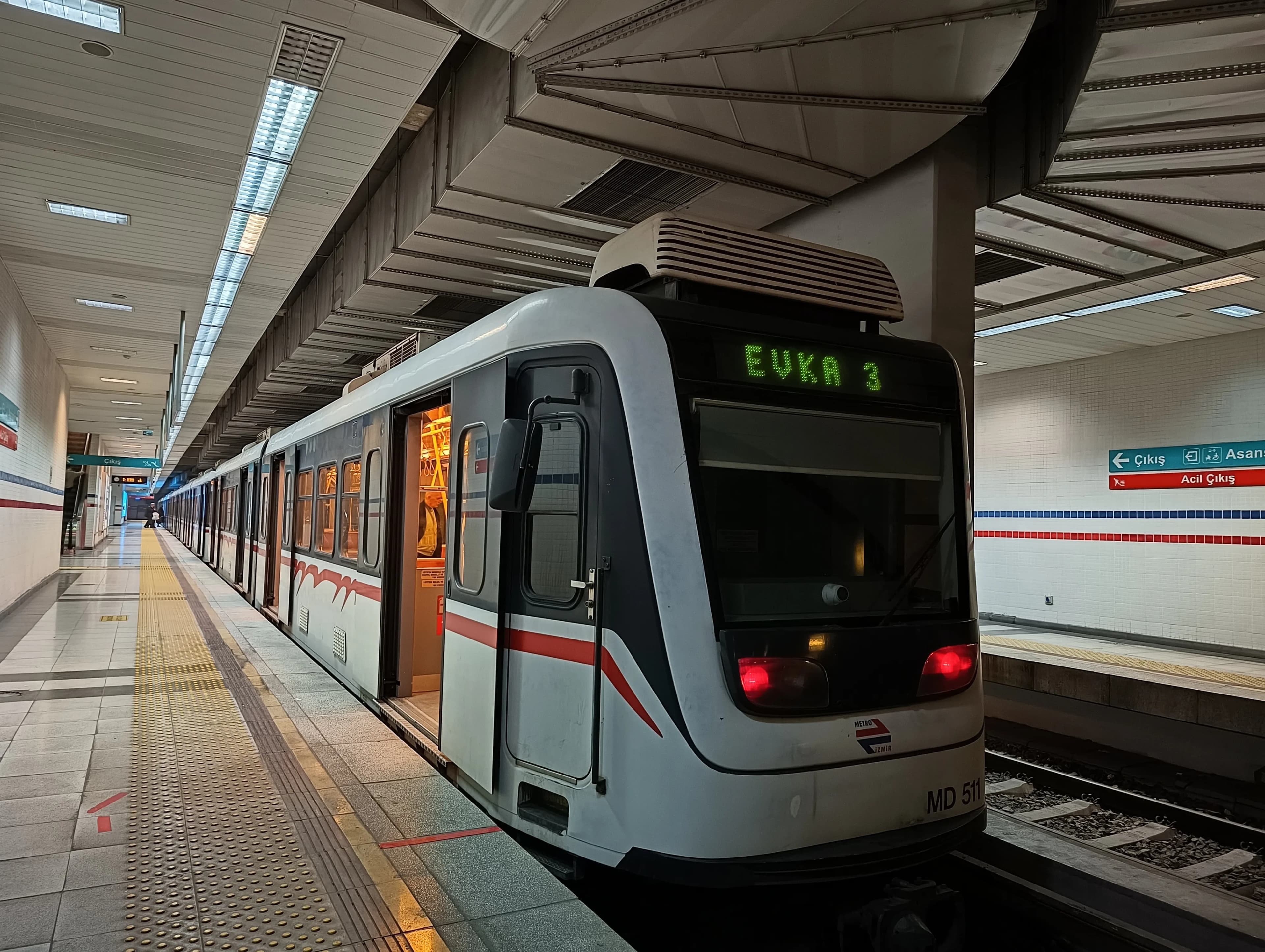 Evka 3 Metro İstasyonu
