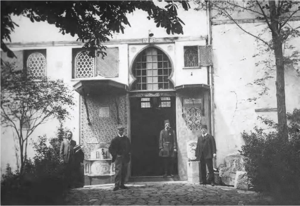 Gurabahane-i Laklakan (Düşkün Leylek Evi)