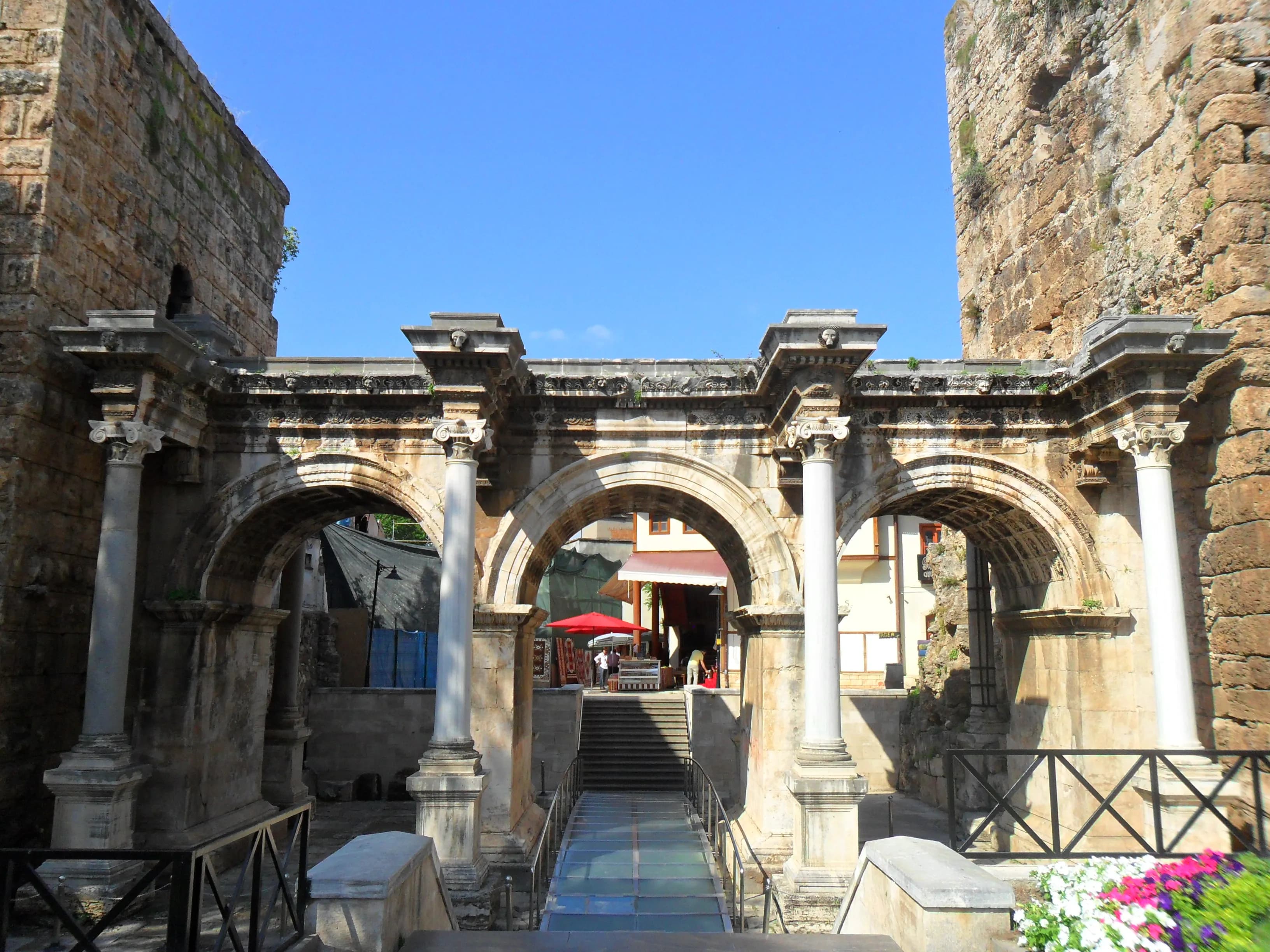 Hadrian Kapısı