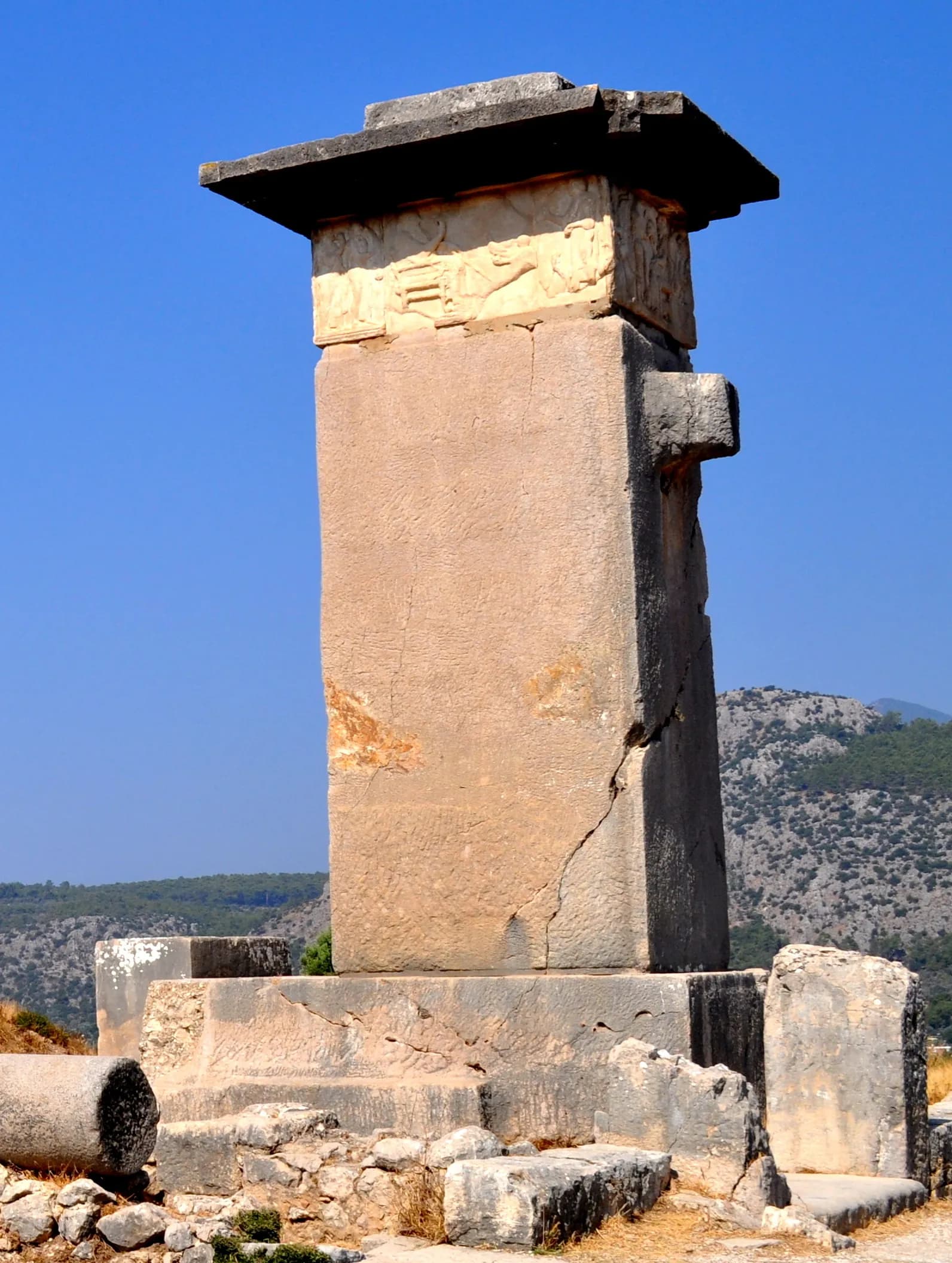 Harpy Anıtı