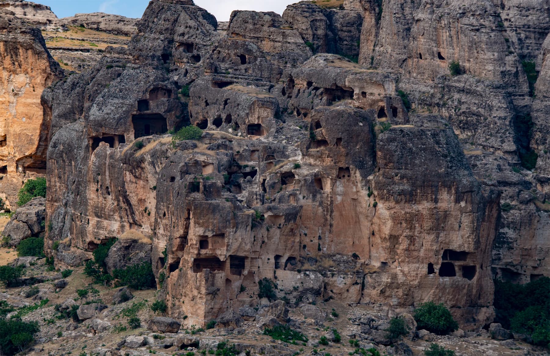 Hassuni Mağaraları