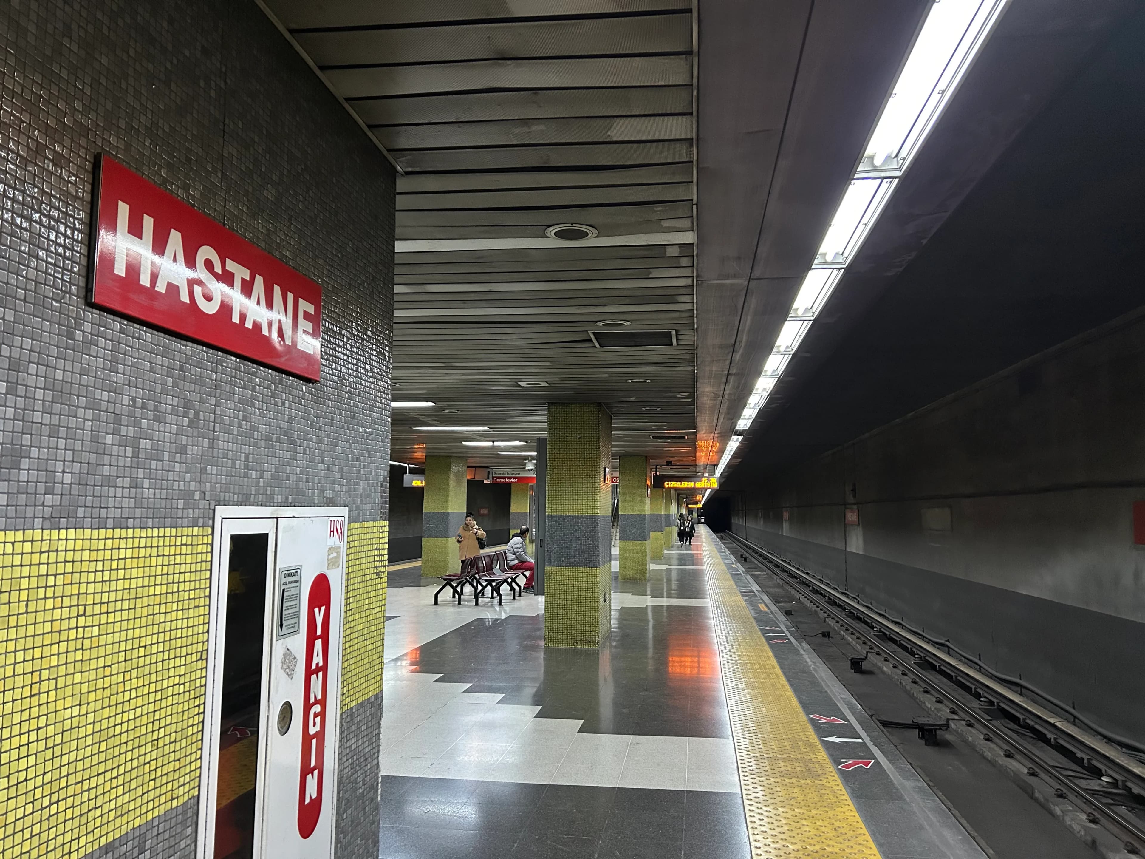 Hastane Metro İstasyonu