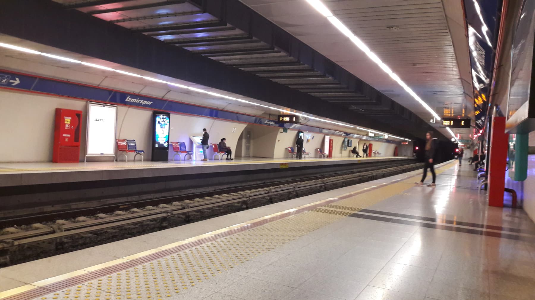 İzmirspor Metro İstasyonu