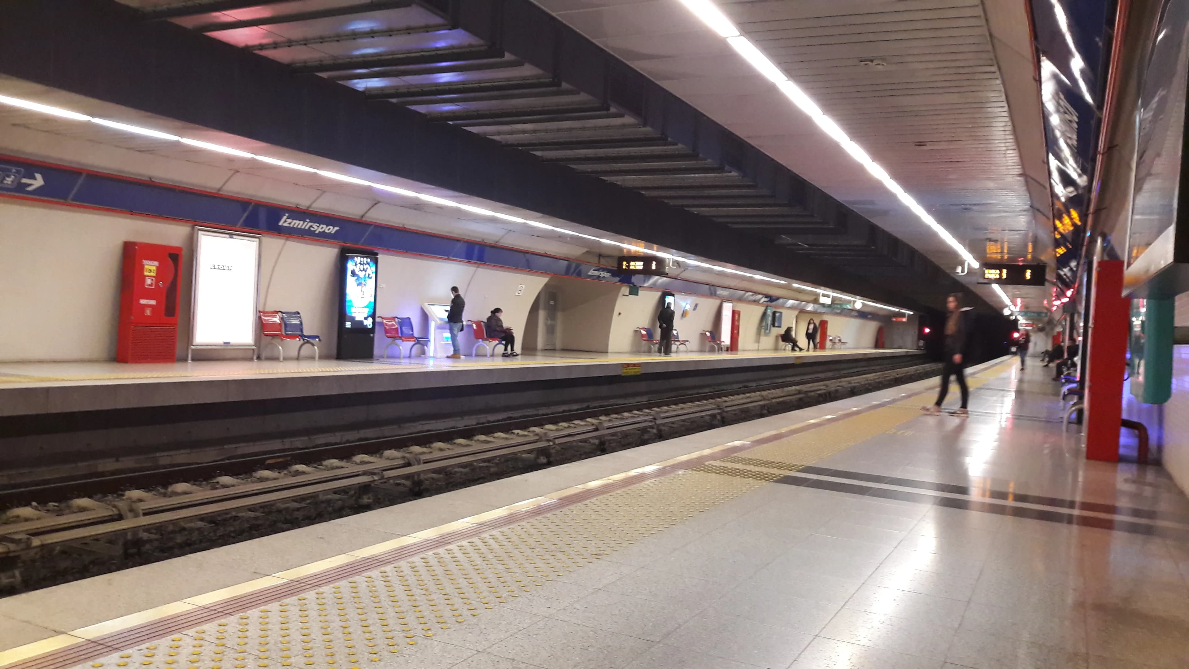 İzmirspor Metro İstasyonu