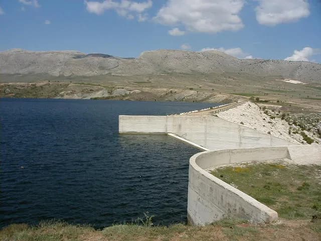 Karamanlı Barajı