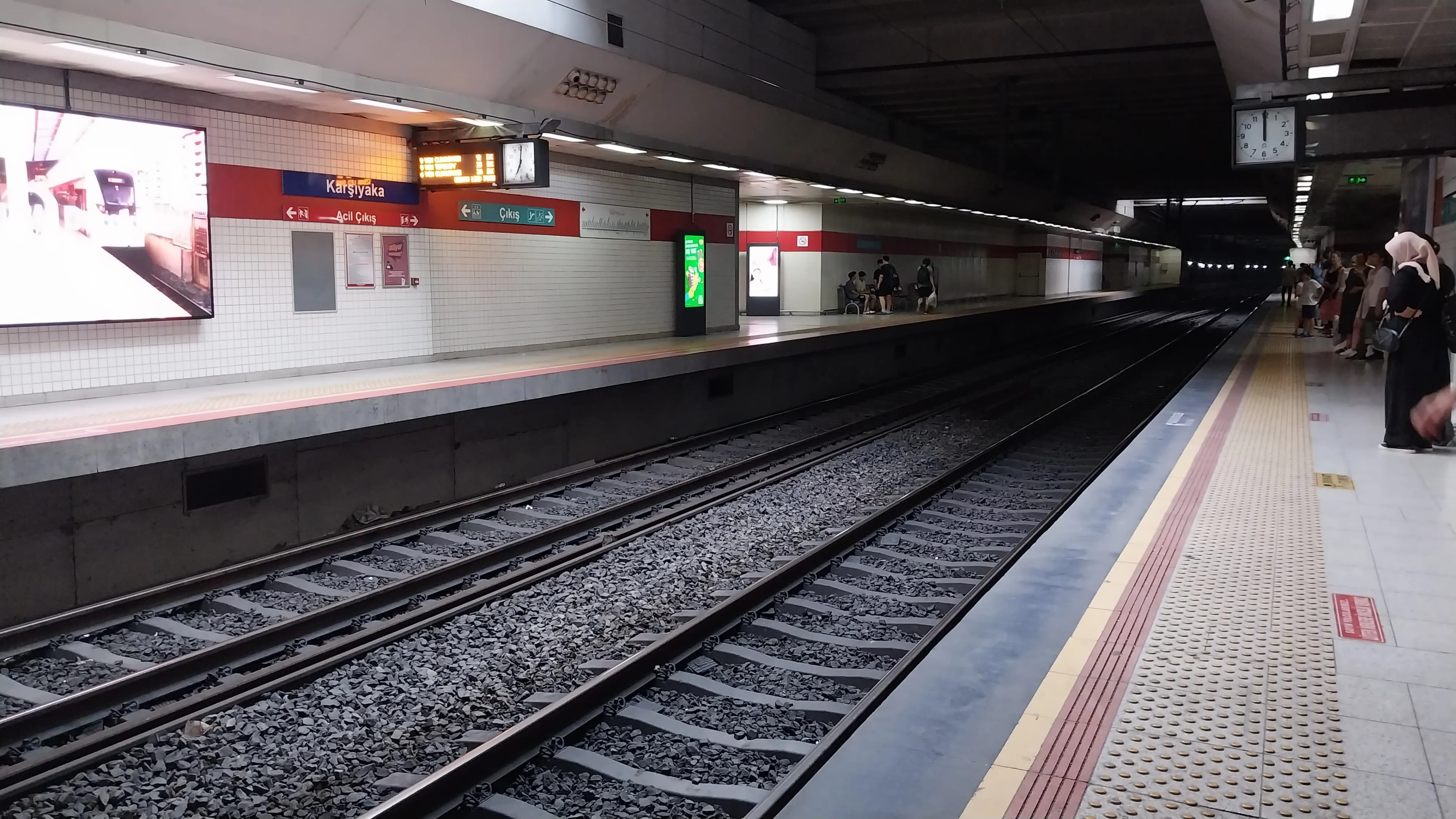 Karşıyaka Tren İstasyonu