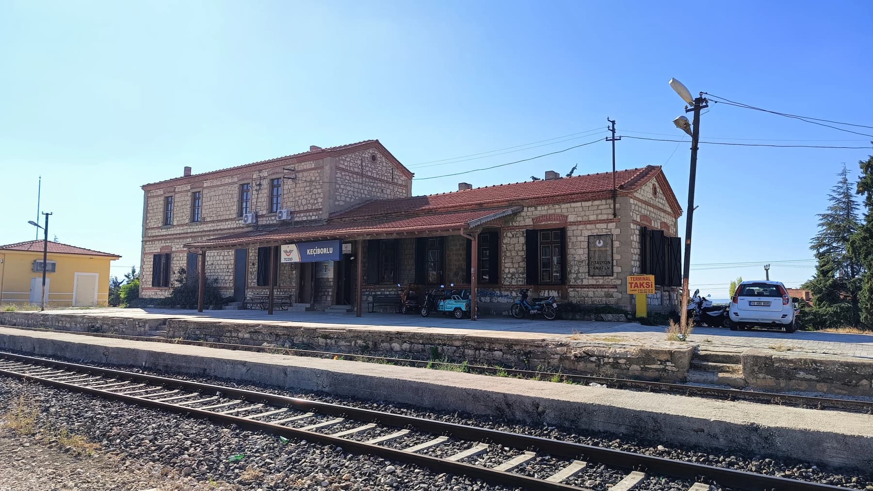 Keçiborlu Tren İstasyonu