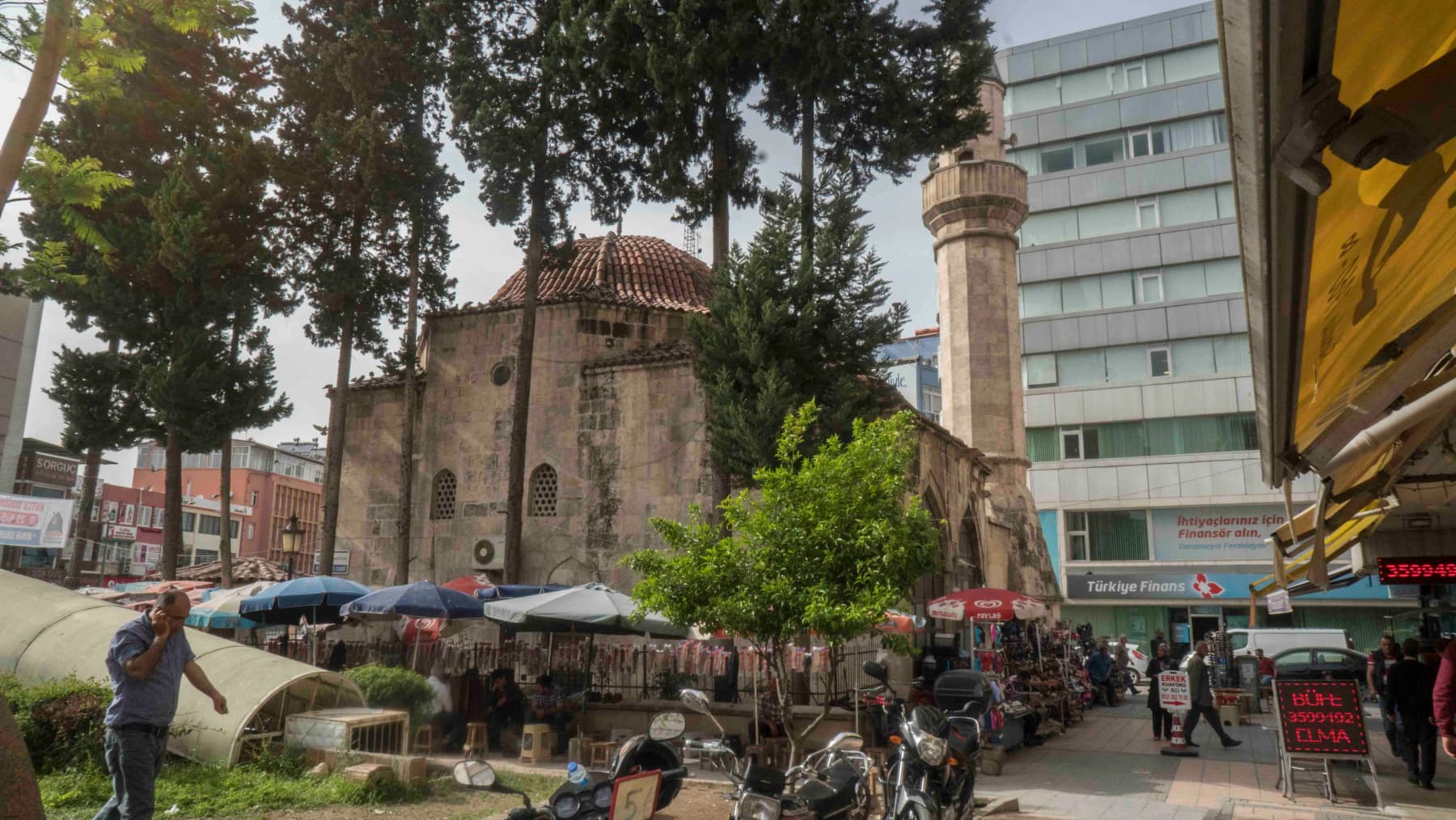 Kemeraltı Camii