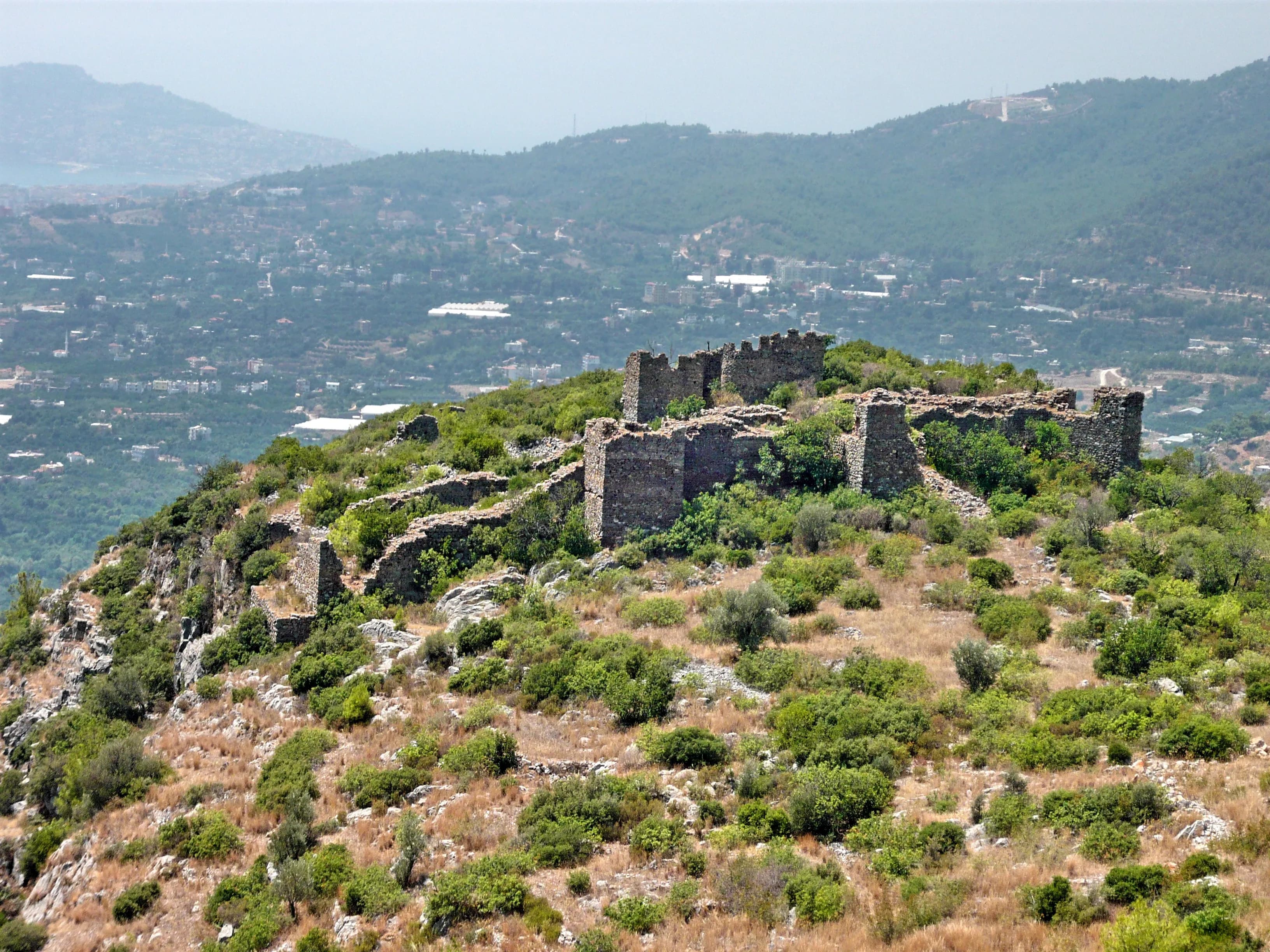 Kızılcaşehir Kalesi ve Tarihi Kalıntıları