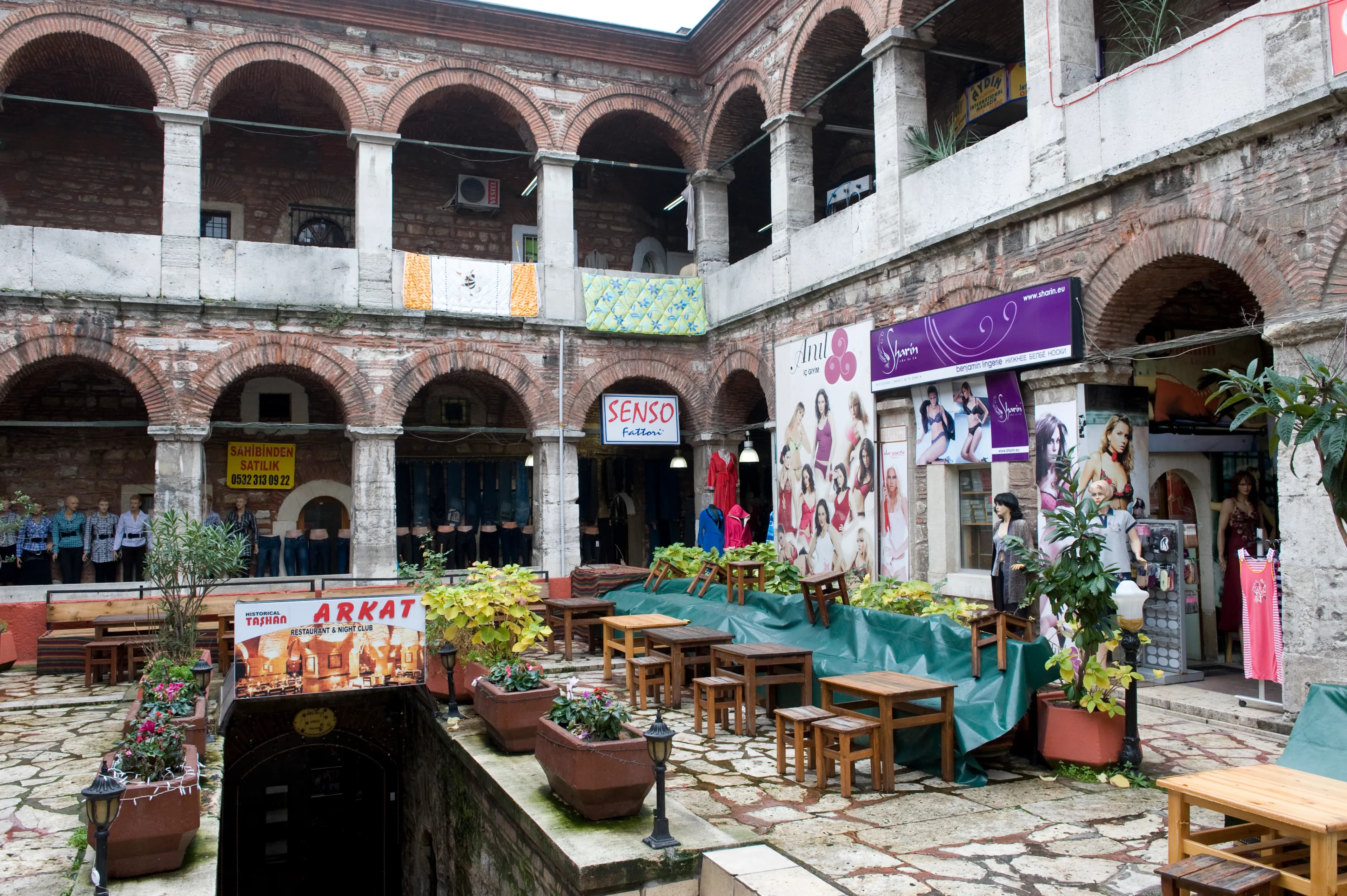 Laleli Çukurçeşme Hanı