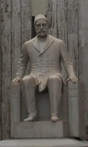 Mithat Paşa Anıtı