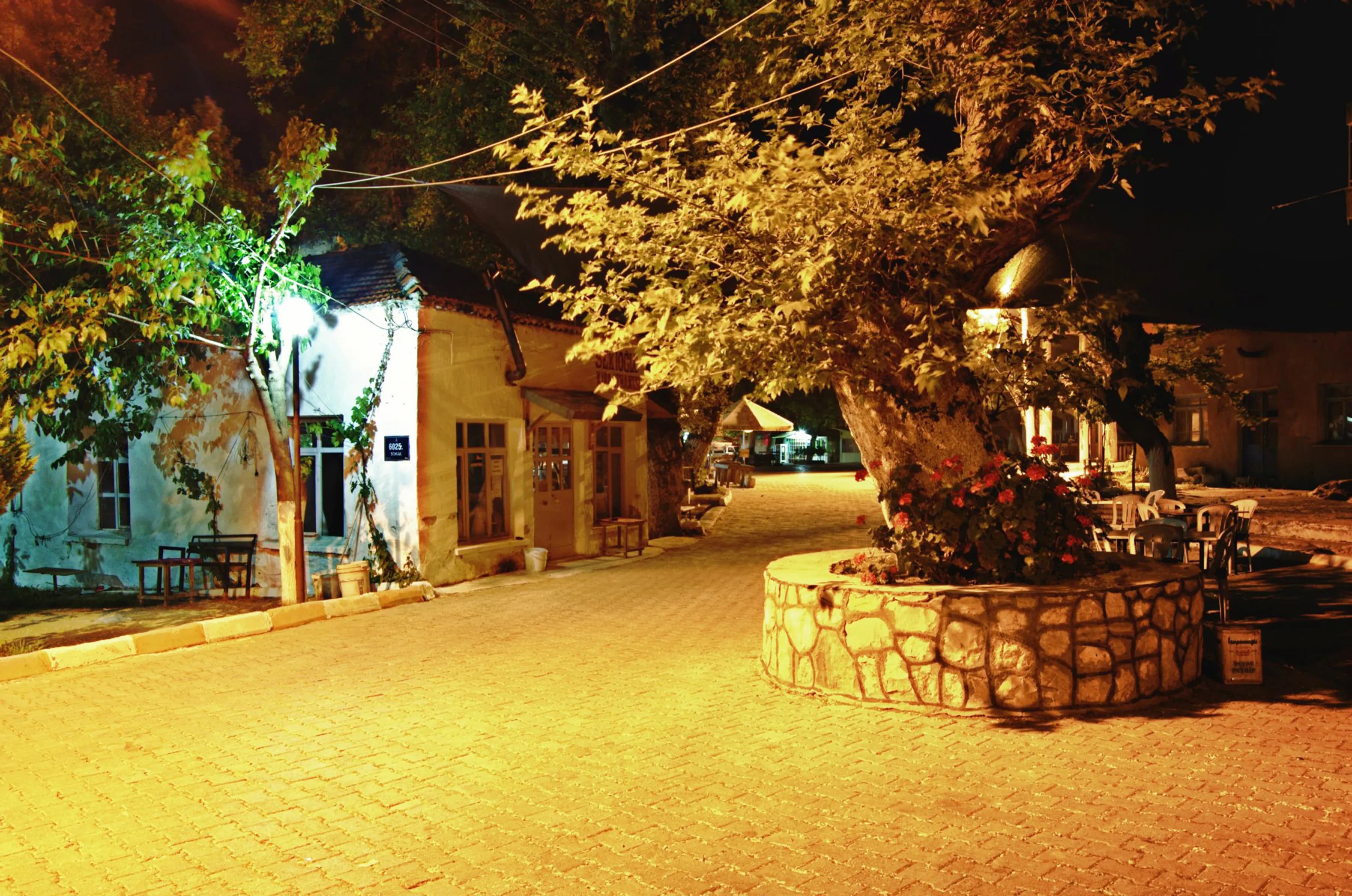 Özbek, Urla