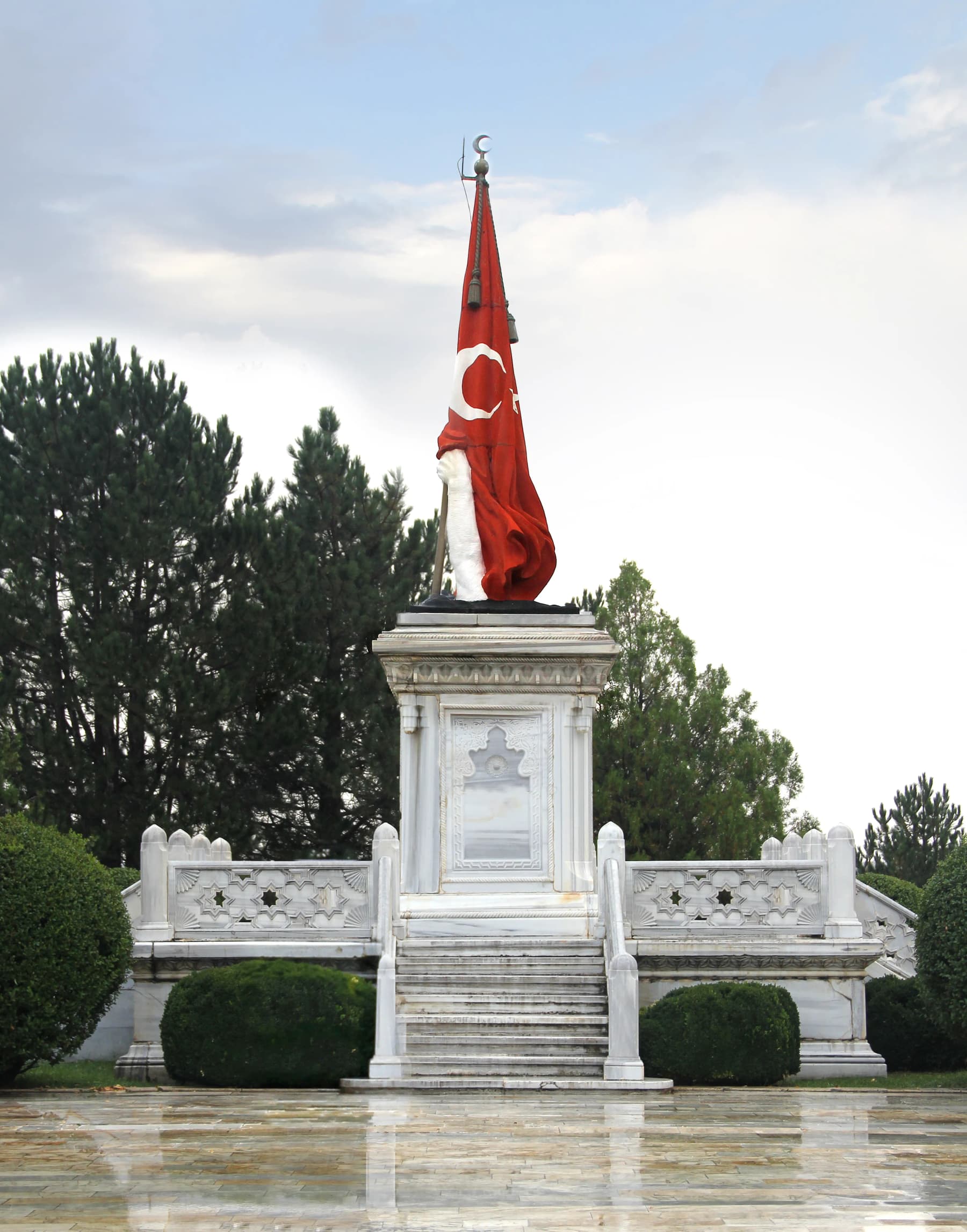 Şehit Sancaktar Mehmetçik Anıtı