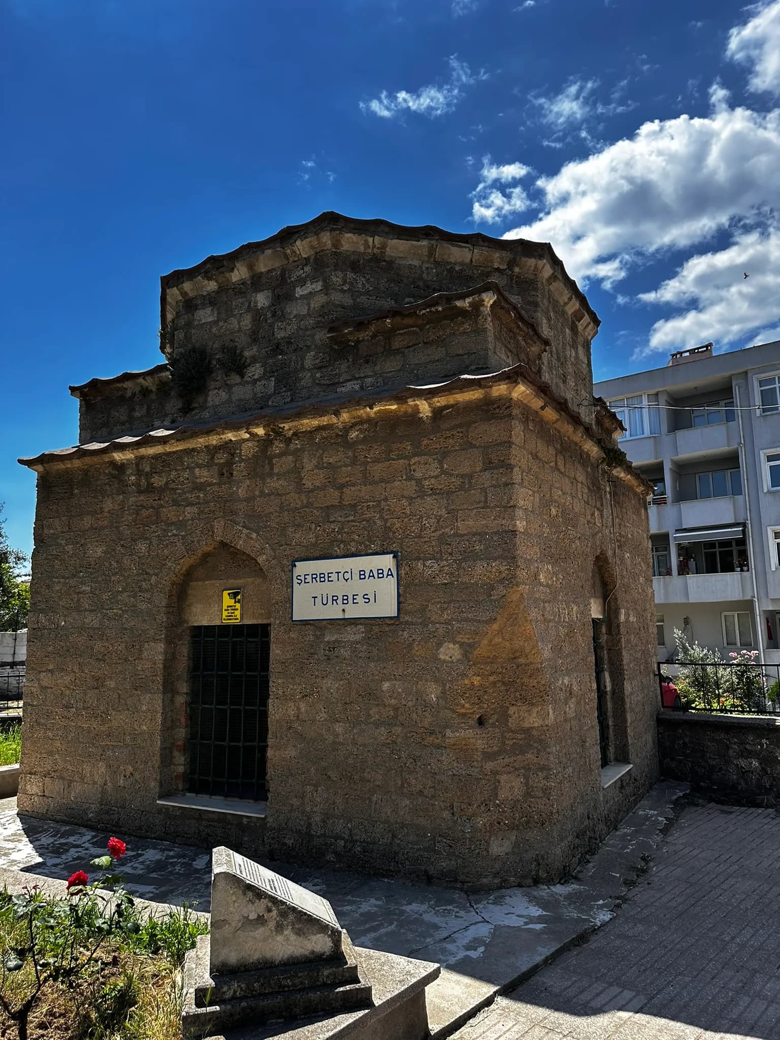 Şerbetçi Baba Türbesi