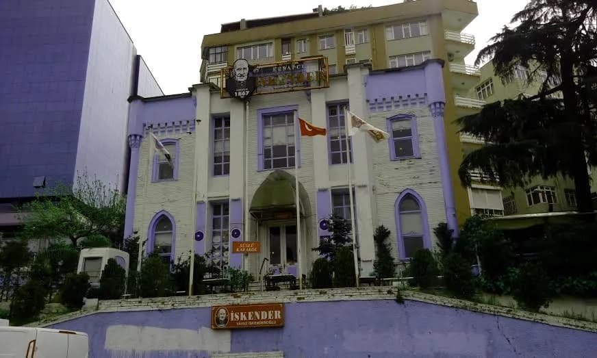 Süslü Karakol