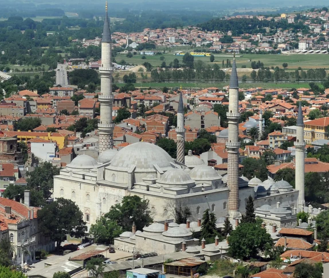 Üç Şerefeli Cami
