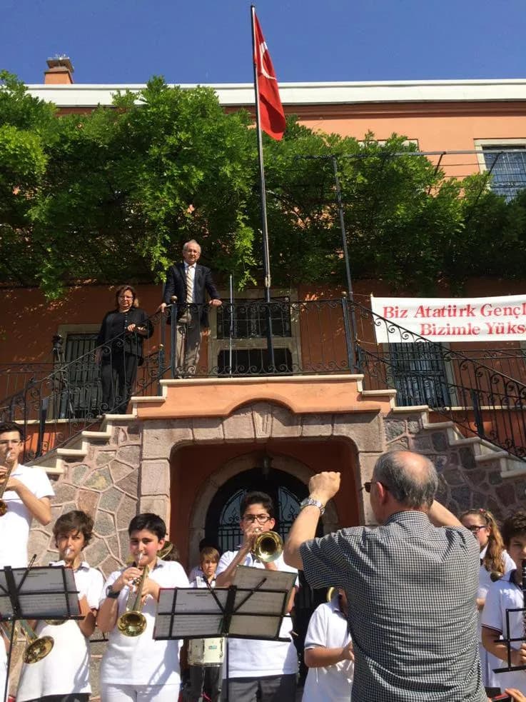 Uşakizade Köşkü