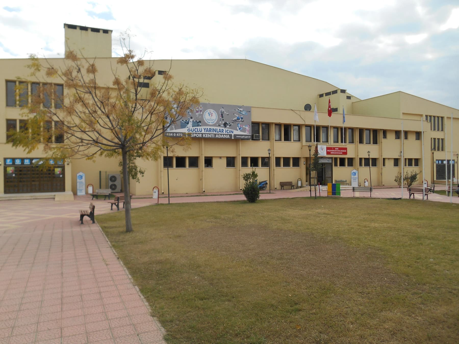 Yüreğir Serinevler Spor Salonu