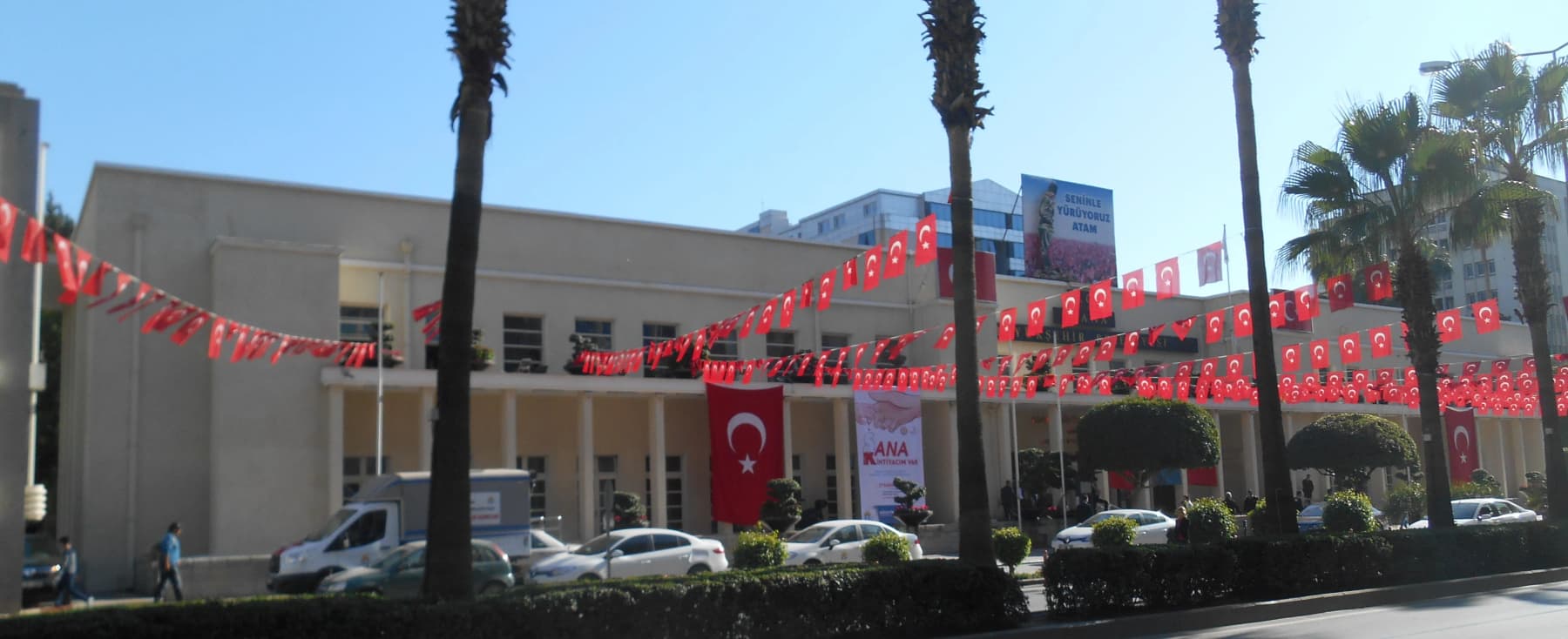 Adana Büyükşehir Belediyesi Tiyatro Salonu