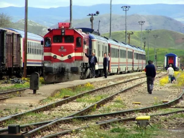 Tüney Tren İstasyonu