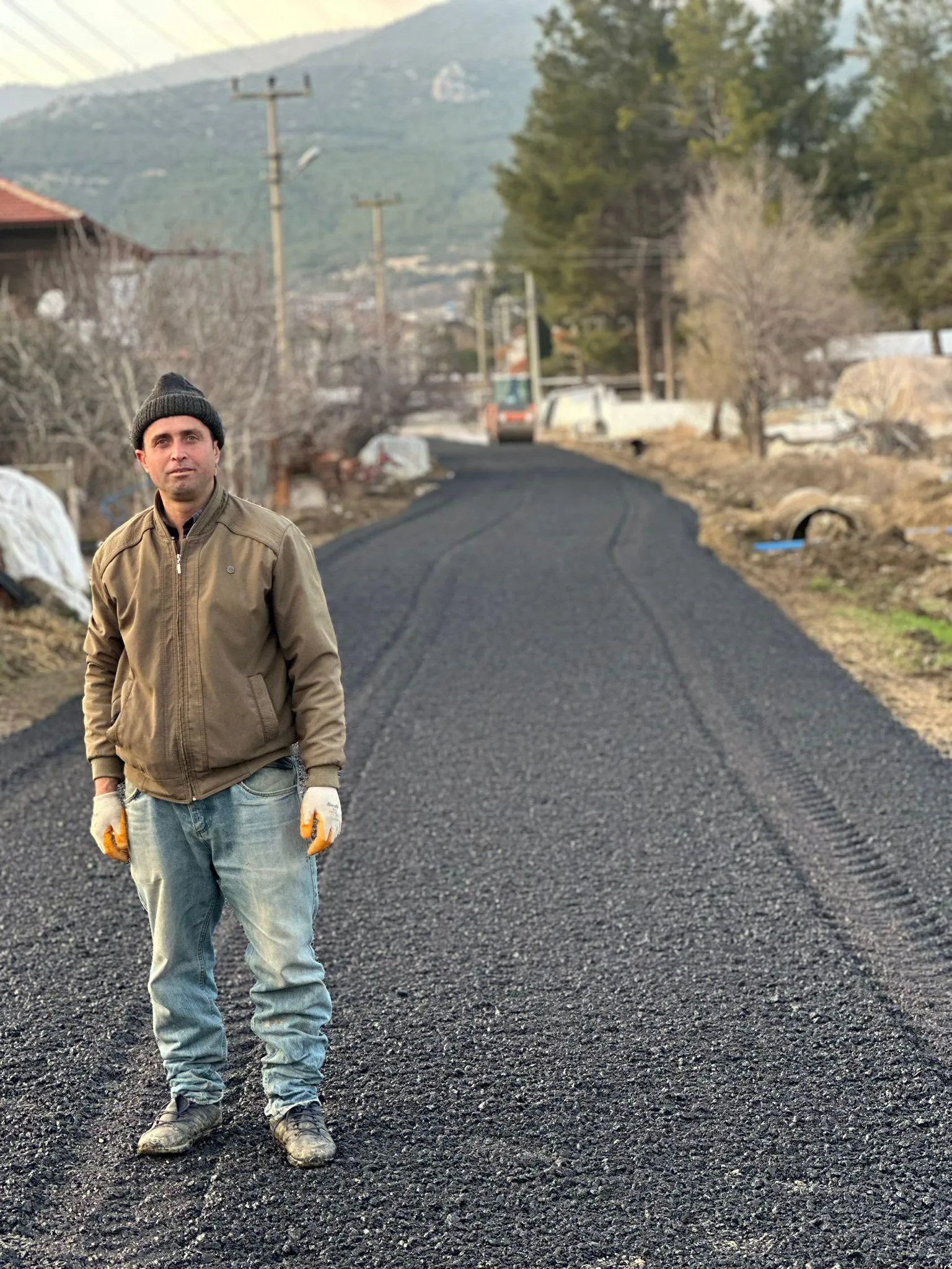 Söz Verdiğimiz Gibi Ürkütlü Hakettiği Hizmeti Alacak Biz Çalışacağız Ürkütlü Kazanacak. " ifadelerine yer verdi.