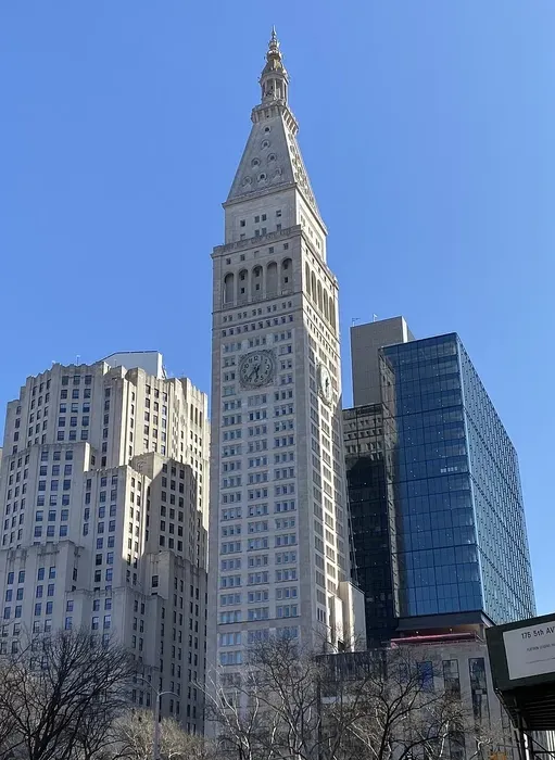 İşte son bir asırda gökyüzünün hakimi olan o binaların tam listesi: 1909 - Metropolitan Life Tower - New York - 213m