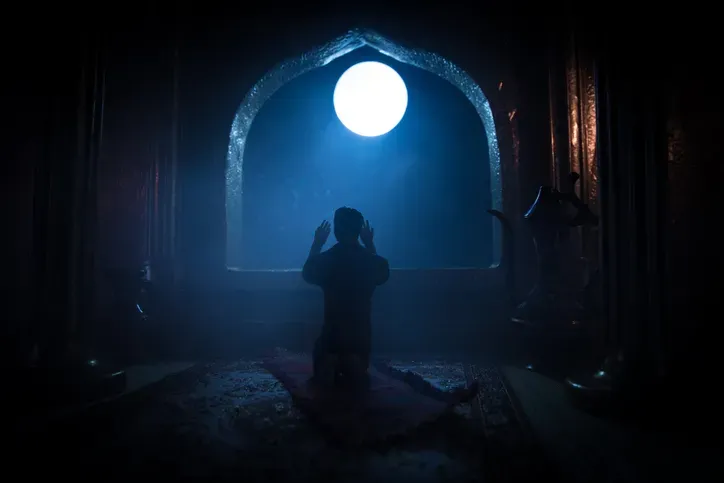 İSTANBUL'DA BAYRAM NAMAZI SAAT KAÇTA? Diyanet İşleri Başkanlığı, Kurban Bayramı öncesi il il bayram namazı saatlerini kamuoyuyla paylaştı. Açıklanan takvime göre İstanbul'da bayram namazı saat 06:12'de kılınacak.
