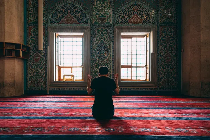 ANKARA'DA BAYRAM NAMAZI SAAT KAÇTA KILINACAK? Diyanet İşleri Başkanlığının yayımladığı 81 ildeki bayram namazı saatleri listesine göre, Ankara'da bayram namazı saat 05:59'da eda edilecek.