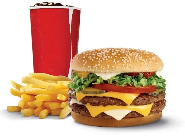 2. BÜYÜK BOY FAST FOOD İÇECEKLERİ Fast food restoranlarında satılan büyük boy içeceklerde günlük şeker limitinin birkaç katı bulunabiliyor.