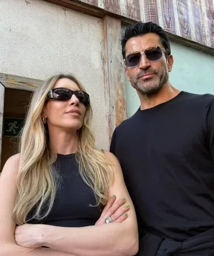 YENİ POZLARINI PAYLAŞTILAR Daha önce kızlarıyla etkinliğe katılan Sinem Kobal ve Kenan İmirzalıoğlu, çıktıkları tatilden yaptıkları paylaşımlarla dikkat çekti.