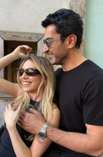 ÜNLÜ ÇİFTİN ROMANTİK ANLARI! Kenan İmirzalıoğlu ve Sinem Kobal, tatilden romantik pozlarını takipçilerinin beğenisine sundu.