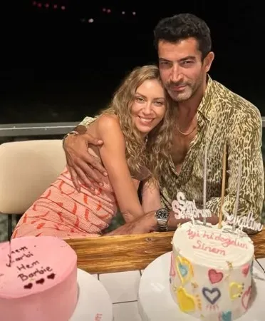 Bir süredir oyunculuk projelerine ara veren Sinem Kobal, sosyal medya paylaşımlarıyla dikkat çekmeyi sürdürüyor.