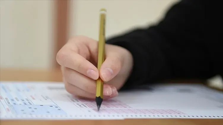 İOKBS oturumunun sona ermesiyle birlikte sonuç heyecanı başladı. Binlerce öğrenci ve veli, bursluluk sınavı sonuçlarının ilan edileceği tarihi beklerken, MEB'in duyurduğu takvim gündemdeki yerini koruyor. Sonuç ekranının erişime açılmasıyla birlikte adaylar burs durumlarını öğrenebilecek.