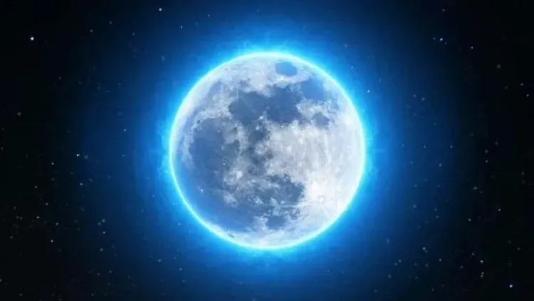 YAY DOLUNAYI BURÇLARI NASIL ETKİLEYECEK? Astrolojik yorumlara göre Yay Dolunayı'nın etkileri her burçta farklı alanlarda hissedilecek. Ateş grubu burçları (Koç, Aslan ve Yay), yeni fırsatlar ve kişisel gelişim konularında önemli kararlar alabilir. Toprak grubu burçları (Boğa, Başak ve Oğlak), maddi konular ve kariyer hedefleriyle ilgili gelişmeler yaşayabilir. Hava grubu burçları (İkizler, Terazi ve Kova), iletişim ve sosyal çevrelerinde dikkat çekici değişimlerle karşılaşabilir. Su grubu burçları (Yengeç, Akrep ve Balık) ise duygusal konularda farkındalık kazanabilir ve geçmiş meseleleri geride bırakma fırsatı yakalayabilir.