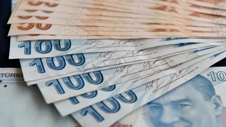 İOKBS BURSUNDAN KİMLER YARARLANABİLİYOR? İOKBS bursu, ortaokul ve lise düzeyinde eğitim gören öğrenciler arasından belirlenen şartları sağlayan adaylara veriliyor. Burs ödemesinden yararlanabilmek için öğrencinin; Ortaokul veya lise öğrencisi olması, Aile gelir şartını karşılaması, İOKBS'de başarılı olması gerekiyor. Şartları sağlayan öğrenciler, Milli Eğitim Bakanlığı tarafından yapılan aylık burs ödemelerinden yararlanabiliyor.