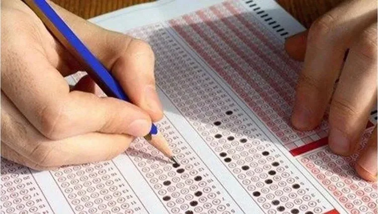 YKS SINAV GİRİŞ YERLERİ AÇIKLANDI MI? YKS adaylarının en çok araştırdığı başlıkların başında sınav giriş belgeleri geliyor. ÖSYM'nin önceki yıllardaki takvimi dikkate alındığında, sınav yerlerinin genellikle sınavdan yaklaşık 10 gün önce ilan edildiği biliniyor. Bu doğrultuda 2026 YKS giriş belgelerinin de 10 Haziran civarında erişime açılması öngörülüyor.