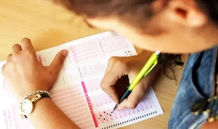 YKS SINAV GİRİŞ YERLERİ NASIL ÖĞRENİLECEK? Adaylar, ÖSYM Aday İşlemleri Sistemi (AİS) üzerinden T.C. kimlik numarası ve şifreleriyle giriş yaparak sınava katılacakları okul ve salon bilgilerine ulaşabilecek.